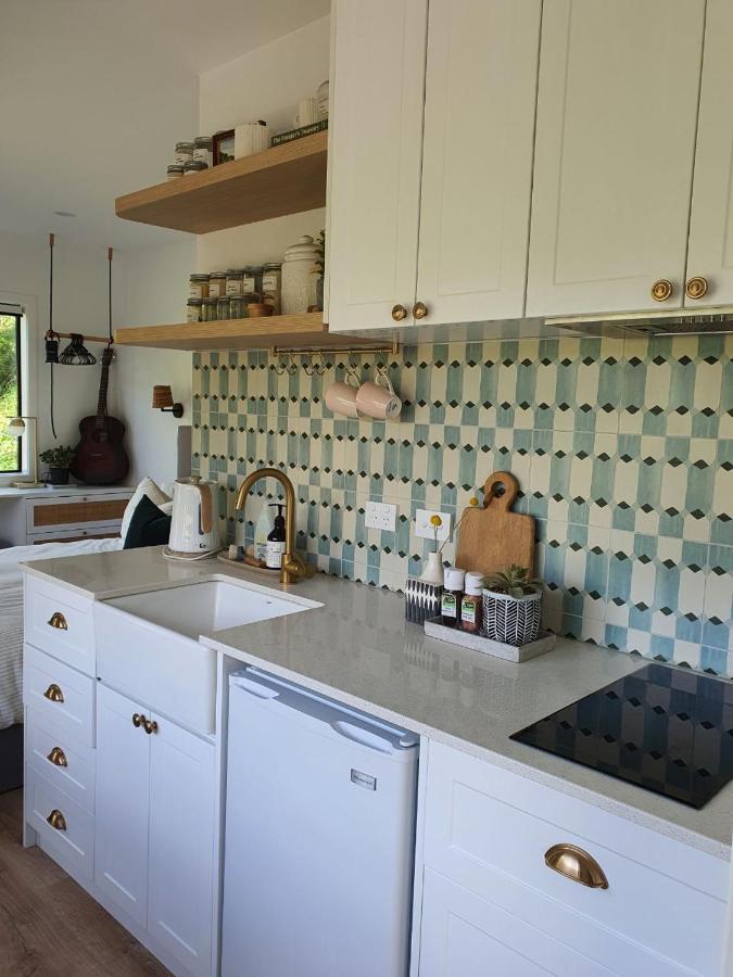Tiny House With Greenhouse Dining Lower Hutt Eksteriør bilde