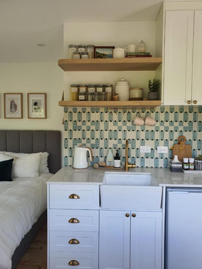 Tiny House With Greenhouse Dining Lower Hutt Eksteriør bilde