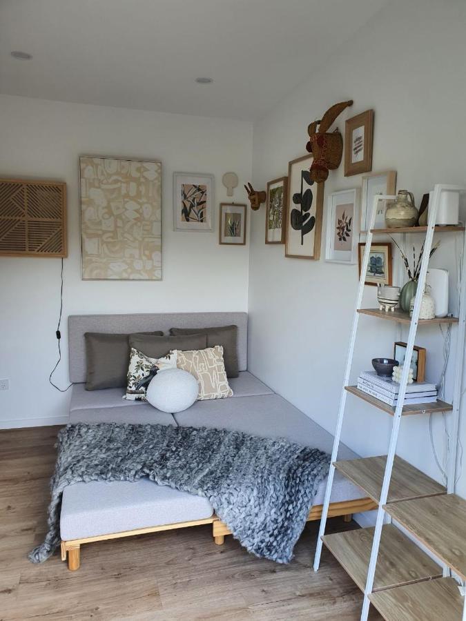 Tiny House With Greenhouse Dining Lower Hutt Eksteriør bilde